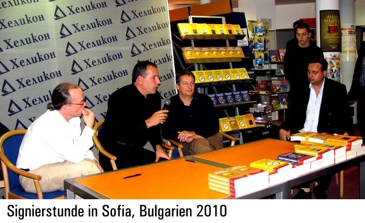 Jan van Helsing und Stefan Erdmann bei einer Signierstunde in Sofia, Bulgarien, 2010