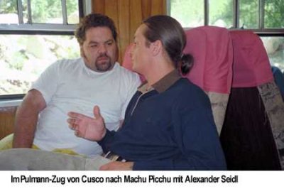 Jan van Helsing mit Alexander Seidl im Pulmann-Zug von Cusco nach Machu Picchu
