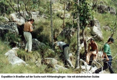 Jan van Helsing in Brasilien mit einheimischen Führern auf der Suche nach Höhleneingängen