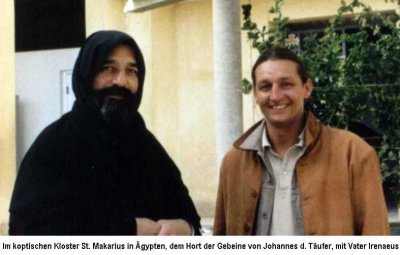 Jan van Helsing mit Vater Irenaeus im kotischen Kloster St. Makarius in Ägypten