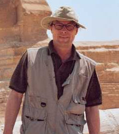 Stefan Erdmann vor der Sphinx