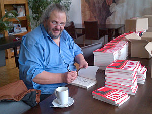 Udo Schulze signiert sein neues Buch